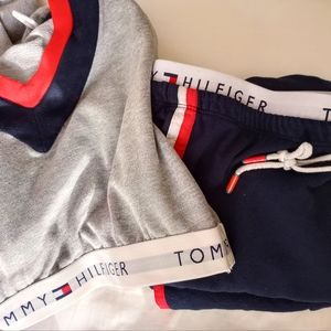 Tommy Hilfiger Women’s Retro Cropped Hoodie and Sweatpants Set Size M/L